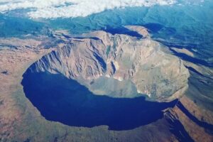 “Fenomena Langka: Gunung Tambora Tunjukkan Aktivitas Fumarol Aktif, Potensi Edukasi dan Wisata Geowisata Menguat”